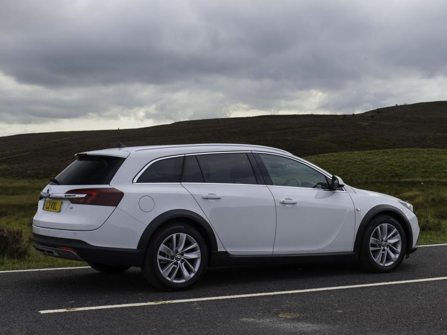  Vauxhall Insignia Country Tourer 2013 года  (фото 12 из 28)